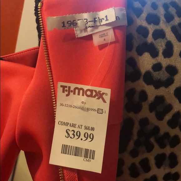 Coral dress - Picture 5 of 6